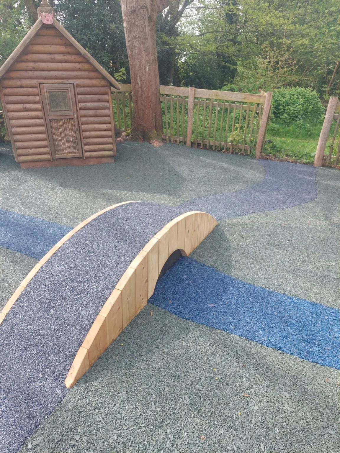 Bonded Rubber Mulch at Giles Infants School, Hertfordshire